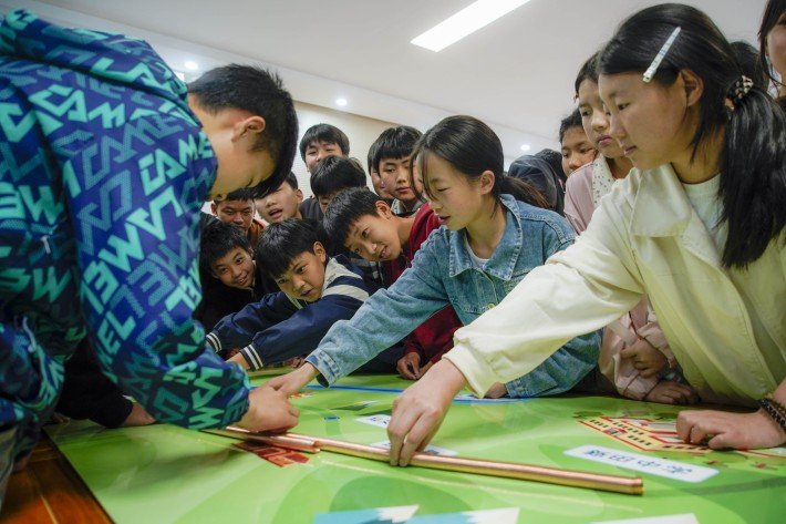 中国：山間地域の学びを支える ～重慶市の中学校で学習環境整備とデジタル技術体験を提供～