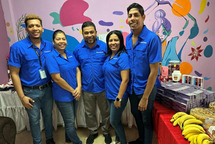 パナマ： 従業員による寄贈で美容のプロを目指す若い女性たちを支援
