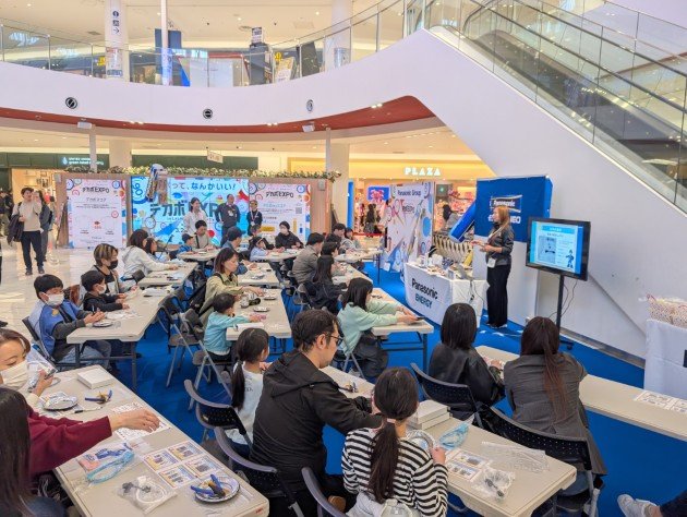 A Decarbonization Experience for Parents and Children at a Shopping Mall