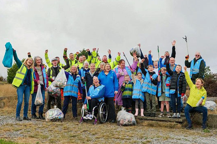 UK: Community Clean-Up with Wheelchair Racer Hannah Cockroft--Taking Part in the Big Community Clear Up