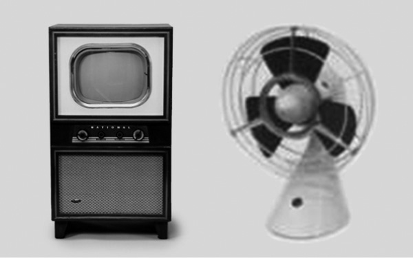 写真：昔のテレビと扇風機