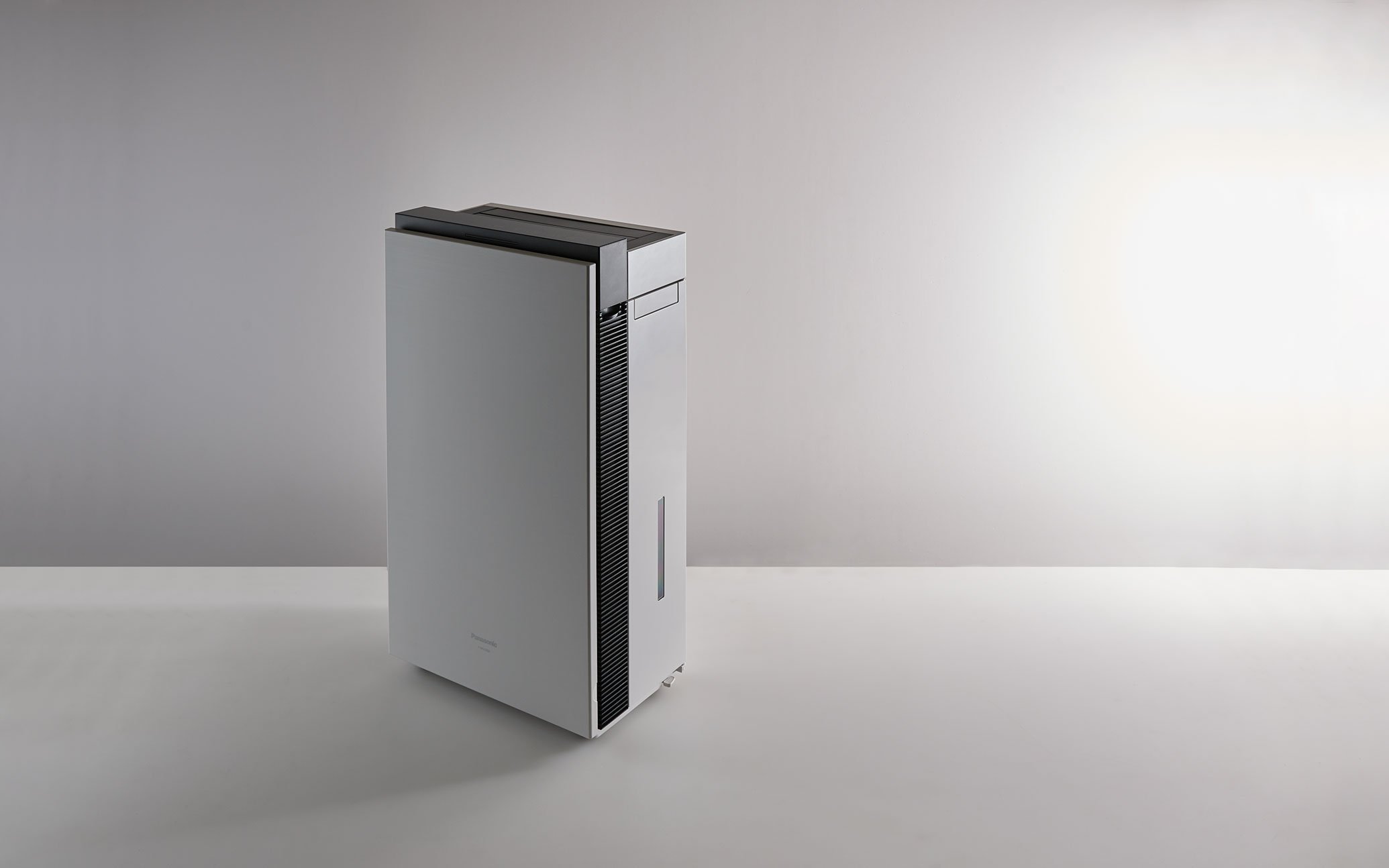 シルバーで長方形のジアイーノ。斜めから見てもスタイリッシュなイメージ