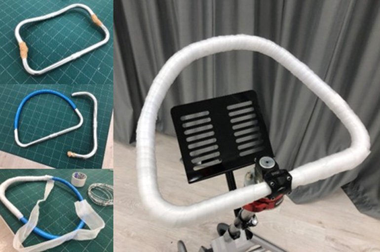 歩行器のハンドル部分の試作品。白いクッション材で覆われた金属フレーム。黒いタブレットホルダー付き。緑のカッティングマット上での部品と、組み立て後の完成品