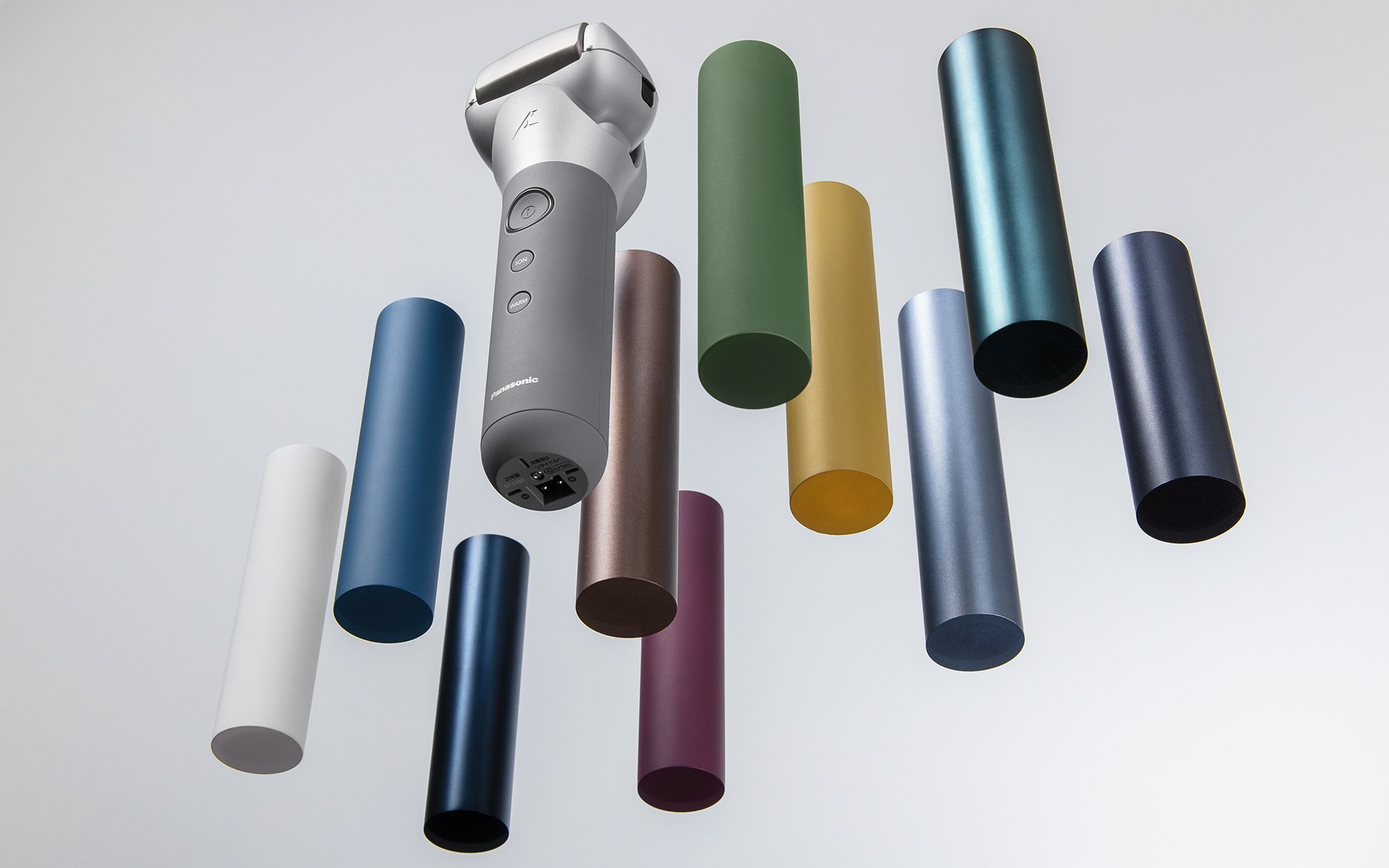 色とりどりの円柱と、グレーのハンディタイプの掃除機の正面側の画像