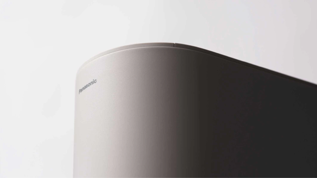 自動軽量IH炊飯器の上部をクローズアップしている