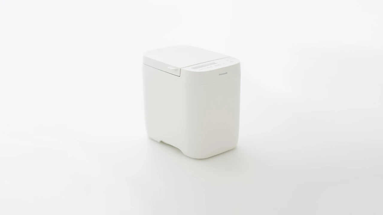 白い空間の中央にある白い箱状のコンパクトベーカリーがある