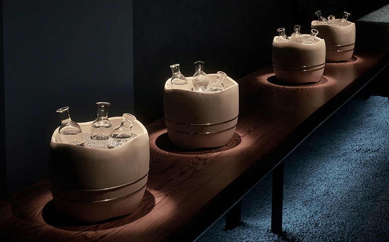写真：冷酒を楽しむ木桶のプロトタイプ写真