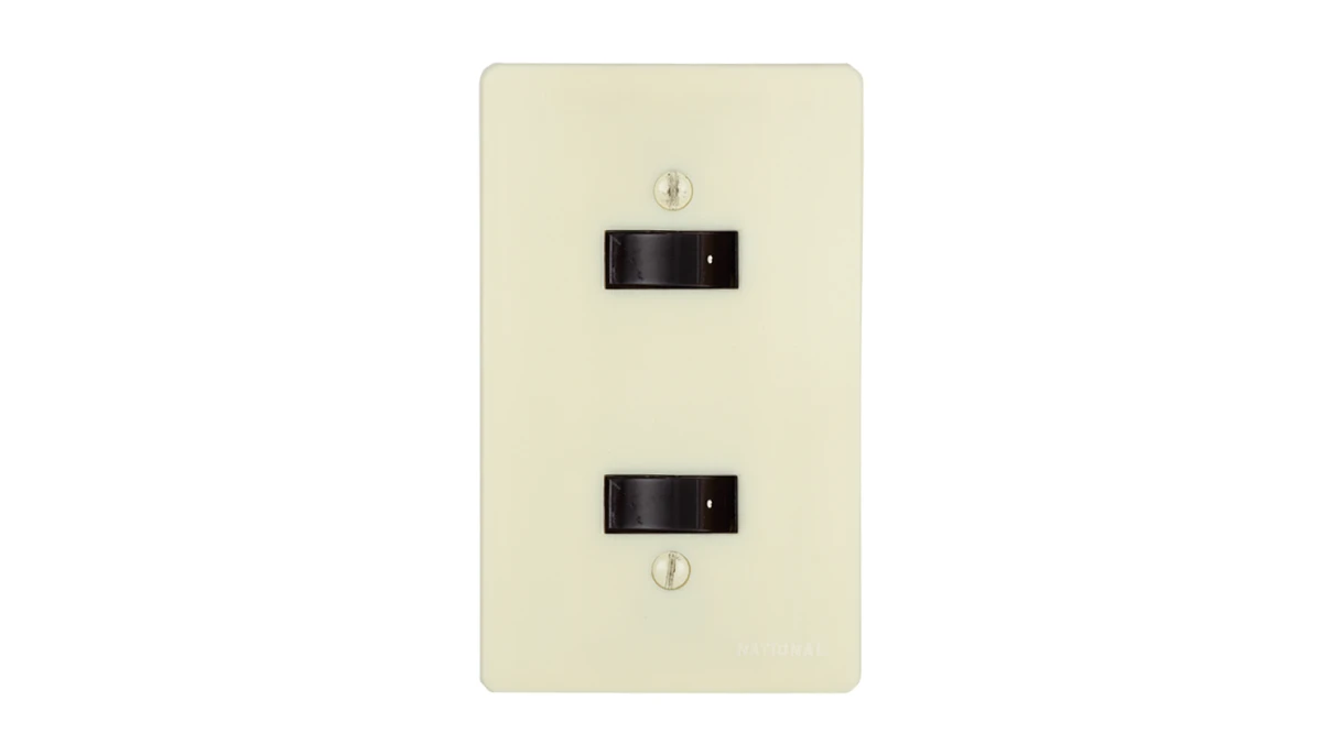 写真：ハイ角連用配線器具