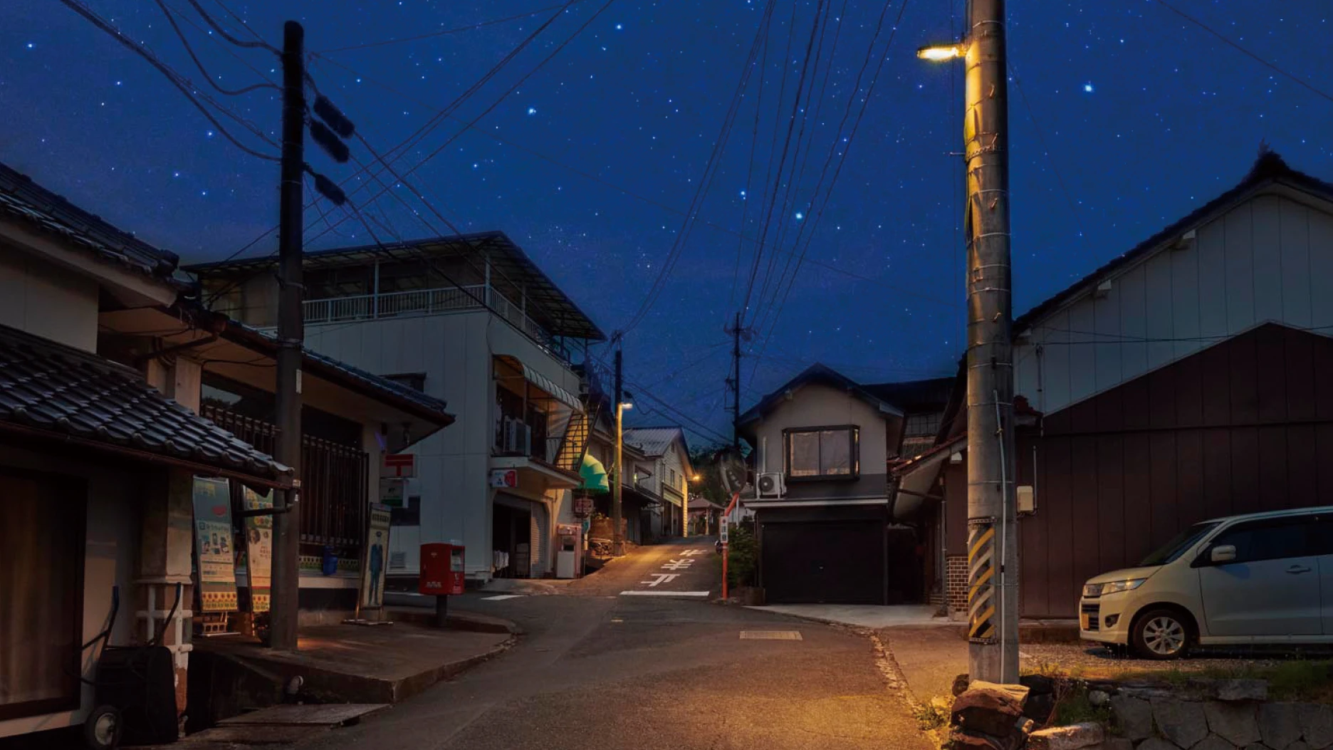 写真：光害を抑制するLED照明を使用した街灯