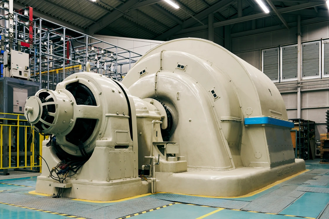 写真：大容量短絡発電機
