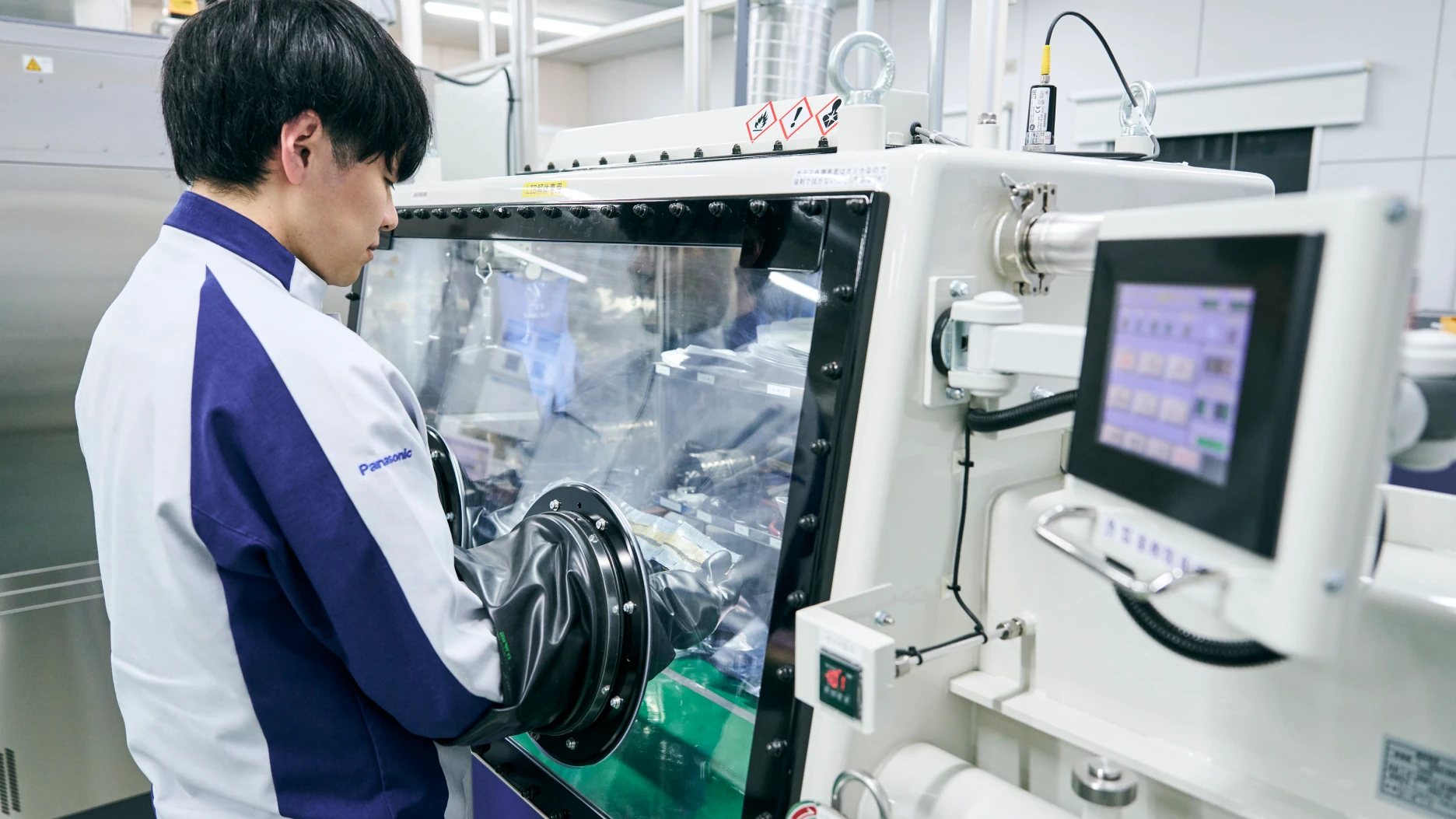 写真：品質環境・基盤技術センター　品質技術部 品質技術開発課 吉村 匠平さん