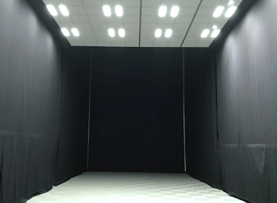 写真：照明大暗室