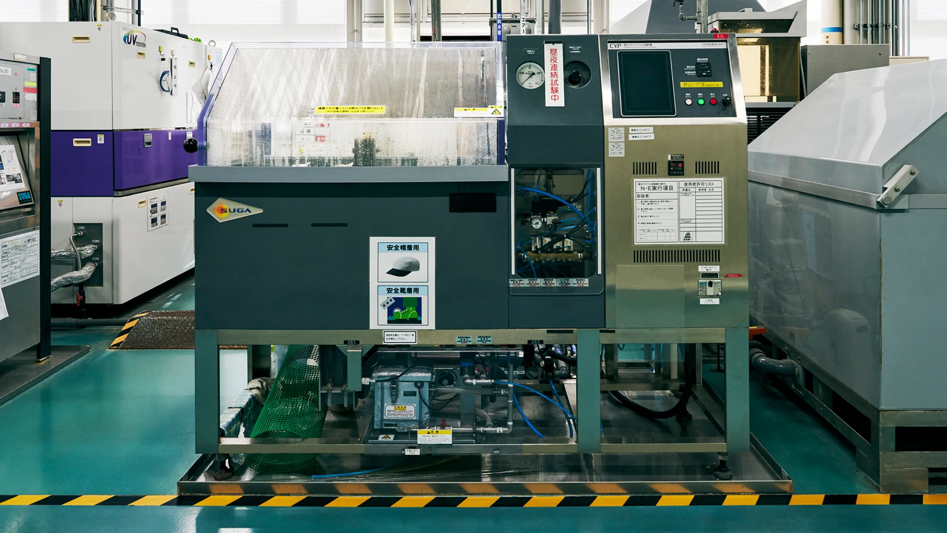 写真：塩水噴霧試験装置