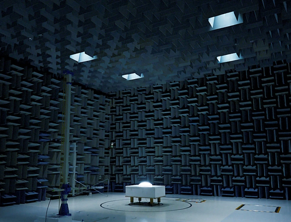 写真：パナソニック エレクトリックワークスの試験室