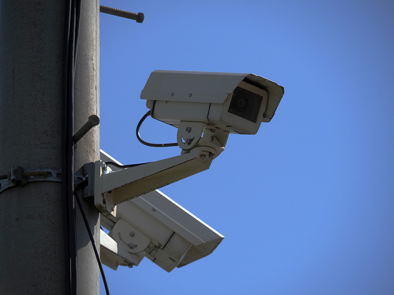 屋外に設置する監視カメラ・防犯カメラは落雷の影響を受けやすい