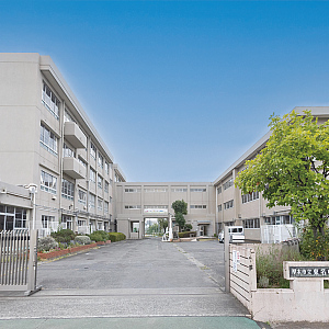 神奈川県厚木市教育委員会 教育部 学校施設課 様／厚木市立東名中学校　外観