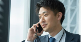 パナソニック HVAC & CCシステムズ株式会社 電話中の男性の横顔