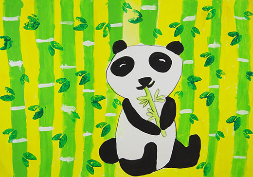 笹の葉をいっぱい食べてるパンダ