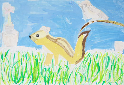 一輪の花を見つめるりす