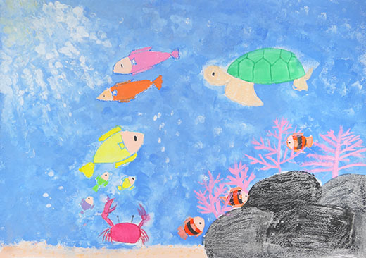 キラキラ光る海のそこ