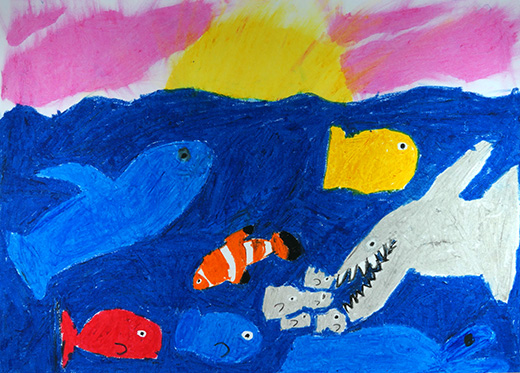 きれいな夕やけの下の海