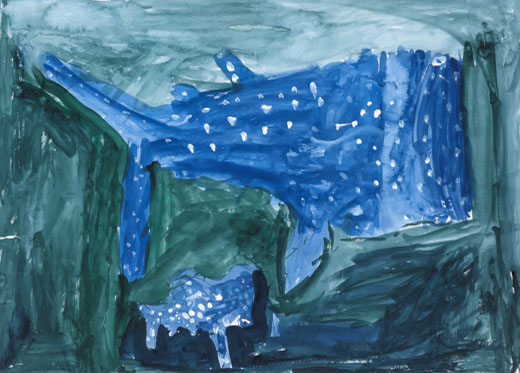 ジンベイザメがかいていを泳いでいる