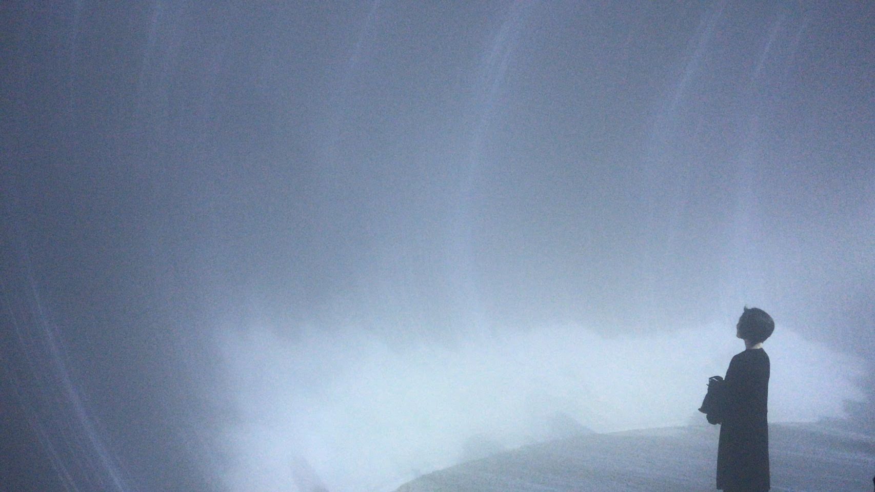 Dry mist diffuses lighting in a immersive museum