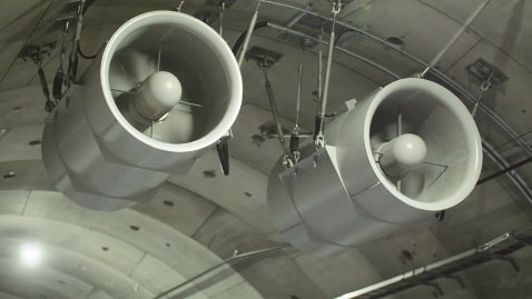 トンネル内の空気を浄化しているジェットファン画像