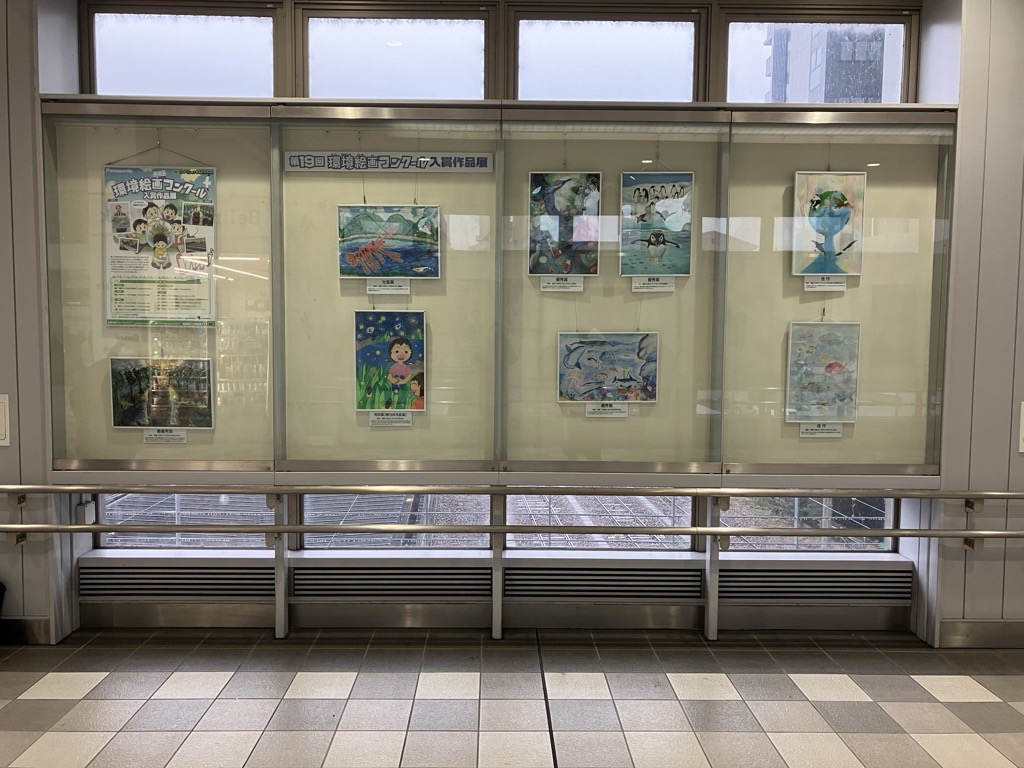 JR春日井駅　自由通路展示コーナー（正面）