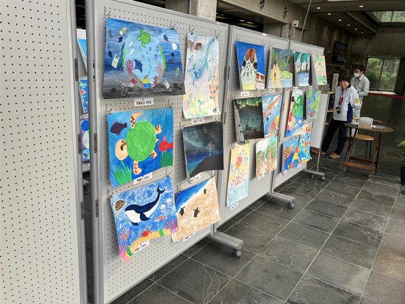 エコメッセ春日井での絵画展示