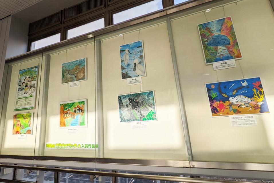 JR春日井駅 自由通路展示コーナーで入賞作品を展示しました