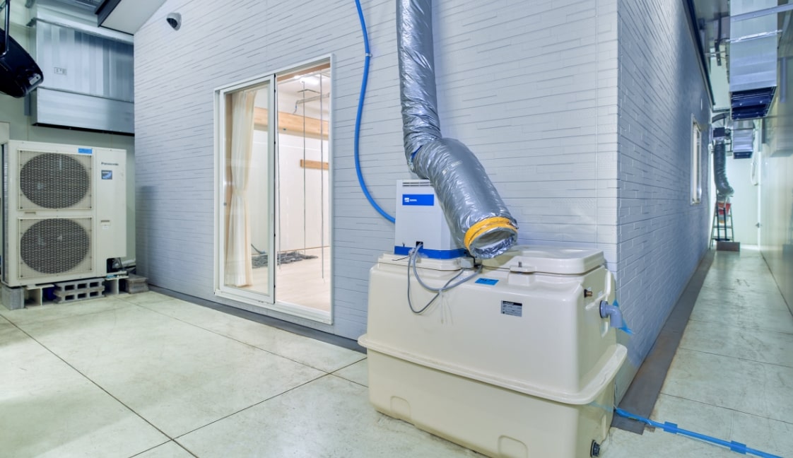 住環境試験室、住宅外側に設置された空調設備は、-20度〜＋40度の外気機環境を再現する画像