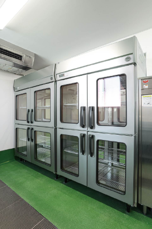 パススルー冷蔵庫の写真