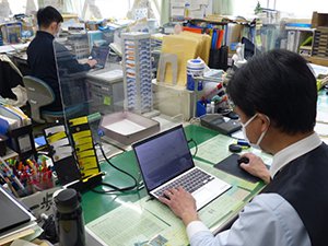 職員室など、授業以外ではノートPCとして活用（校務用／授業用ネットワークにアクセス）