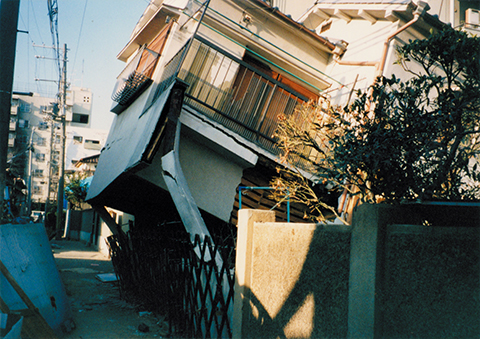 大地震に襲われた家が倒れる仕組み