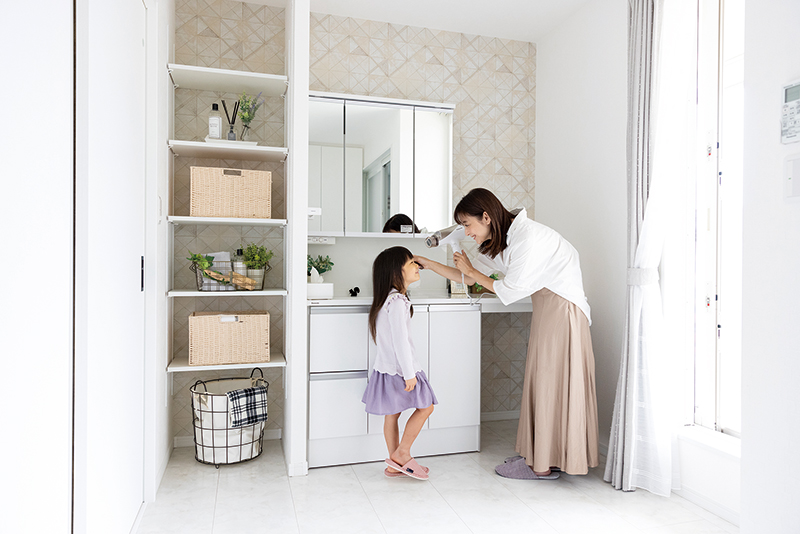 子どもの身支度を見守れる洗面室