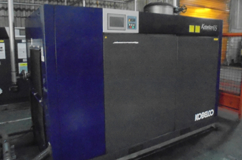 画像：コンプレッサ、集塵機など