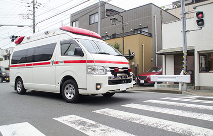 緊急自動車や、路線バスの優先について