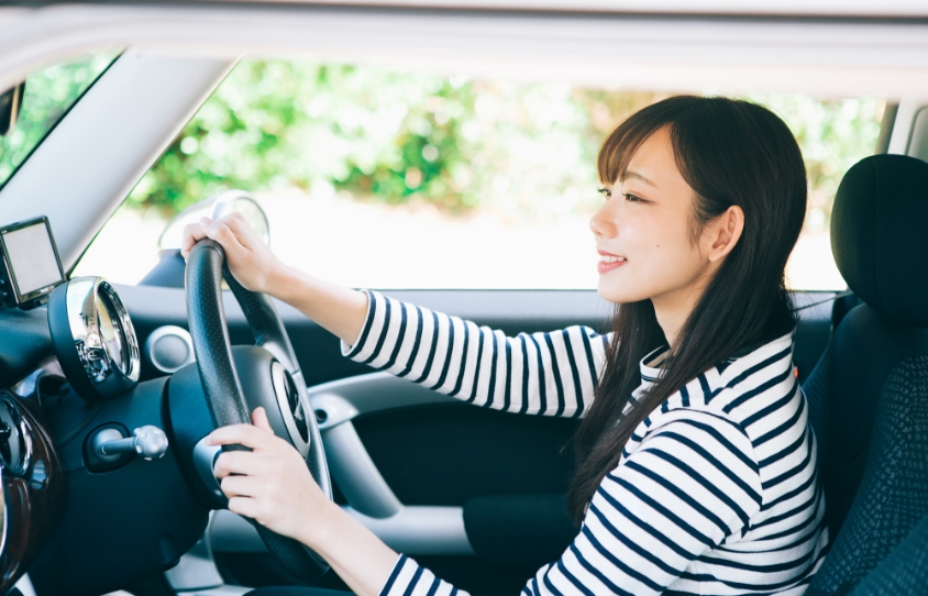 センターラインの無い生活道路での対向車・歩行者・自転車への注意
