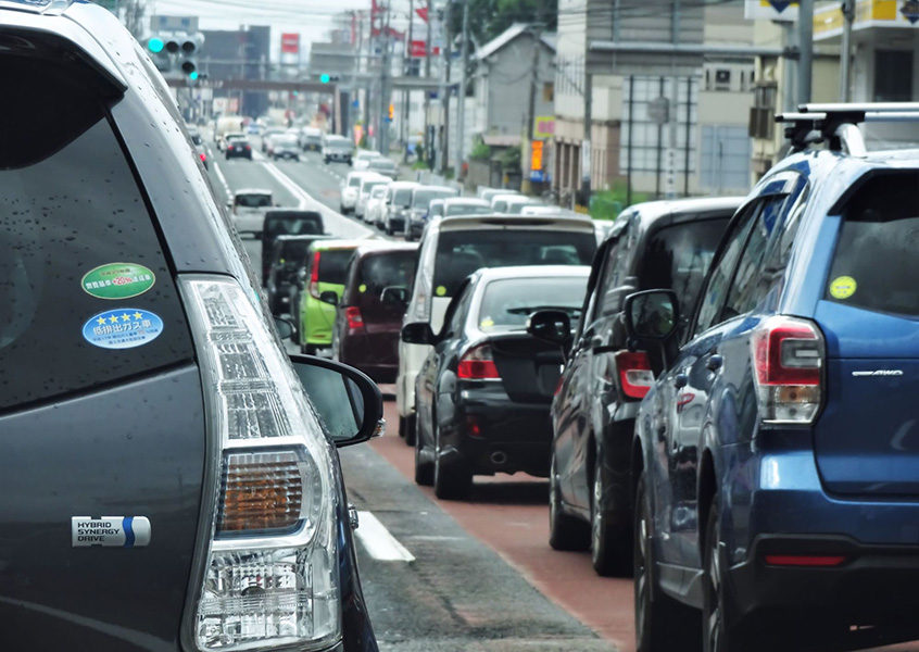 自車線・対向車線の渋滞に遭遇した時の留意点