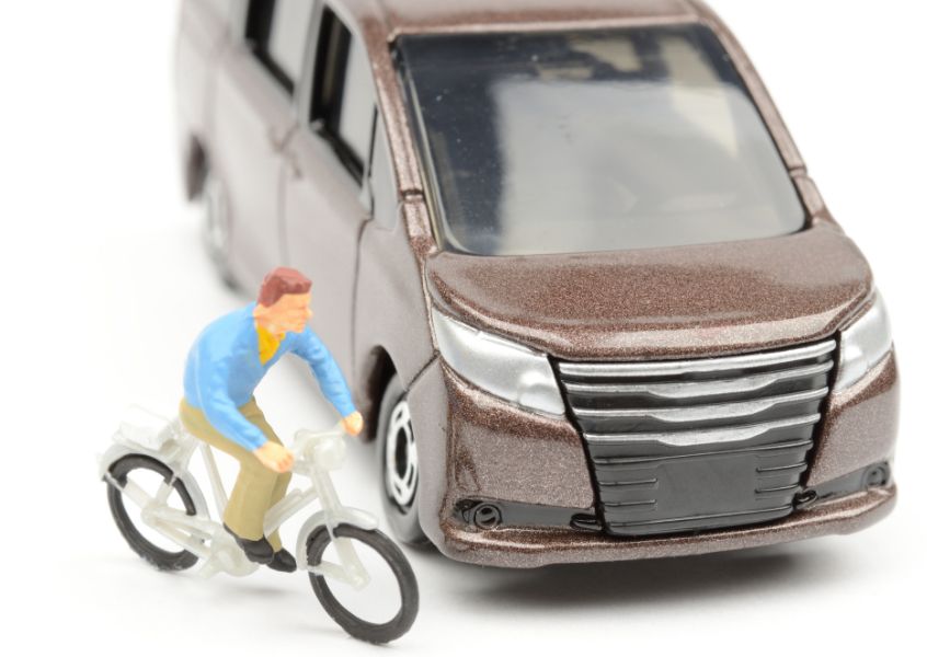 新設された自転車保護のための交通ルールの内容と自転車との事故を防止するための危険予測のポイント