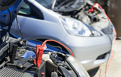 バッテリー上がりやパンクなど～運転時にトラブルが起きたらどうする？