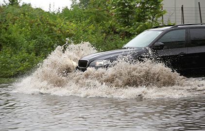 意外と高い!?自然災害で自動車が損傷するリスク
