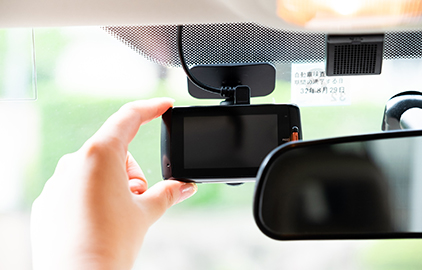 ドライブレコーダーで事故に備えましょう