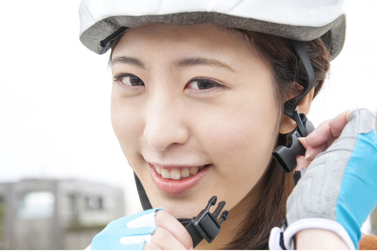 フィットするサイズを選び、あごひもを確実に締める