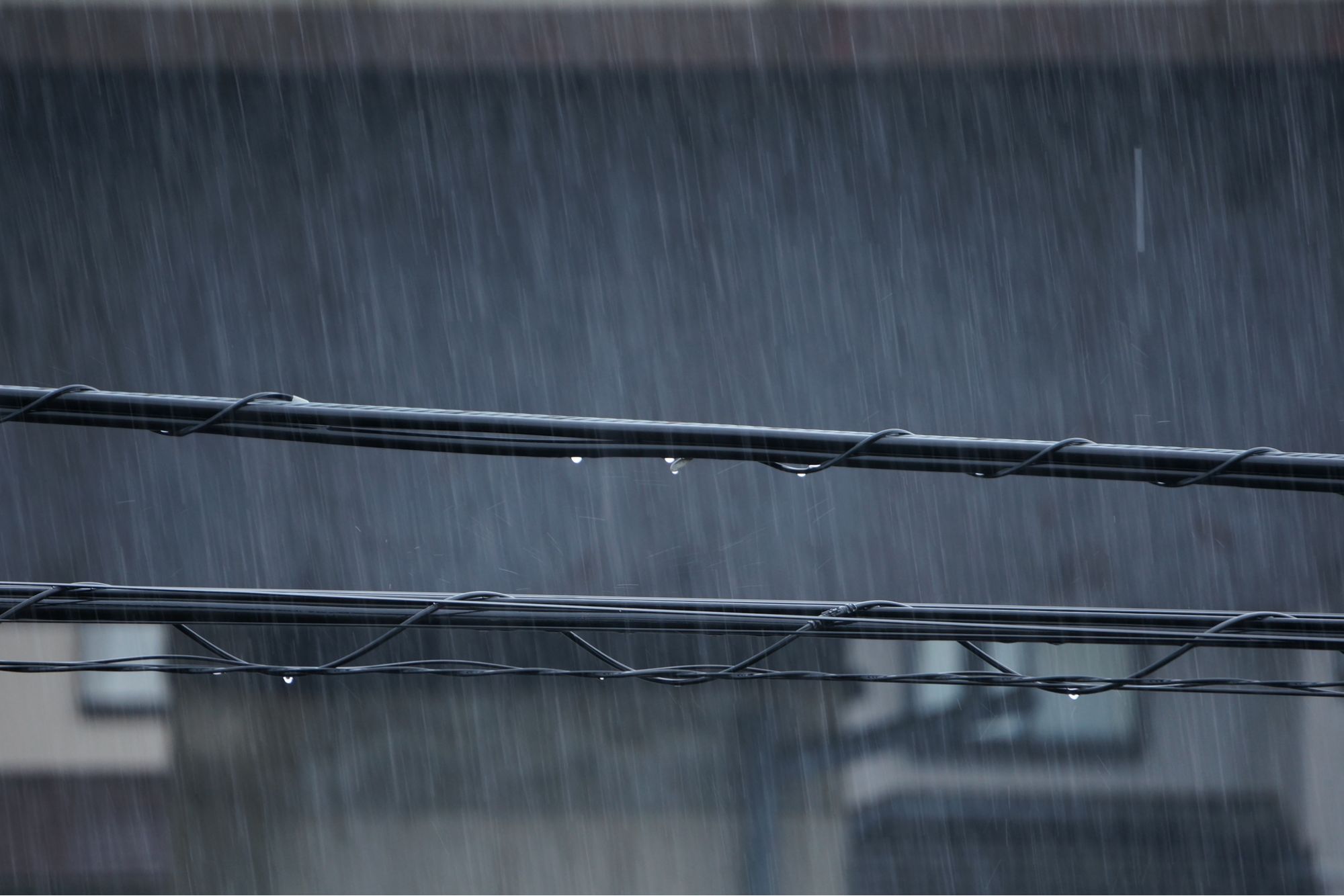 大雨特別警報は「大雨警報の基準をはるかに超える危険度の高さ