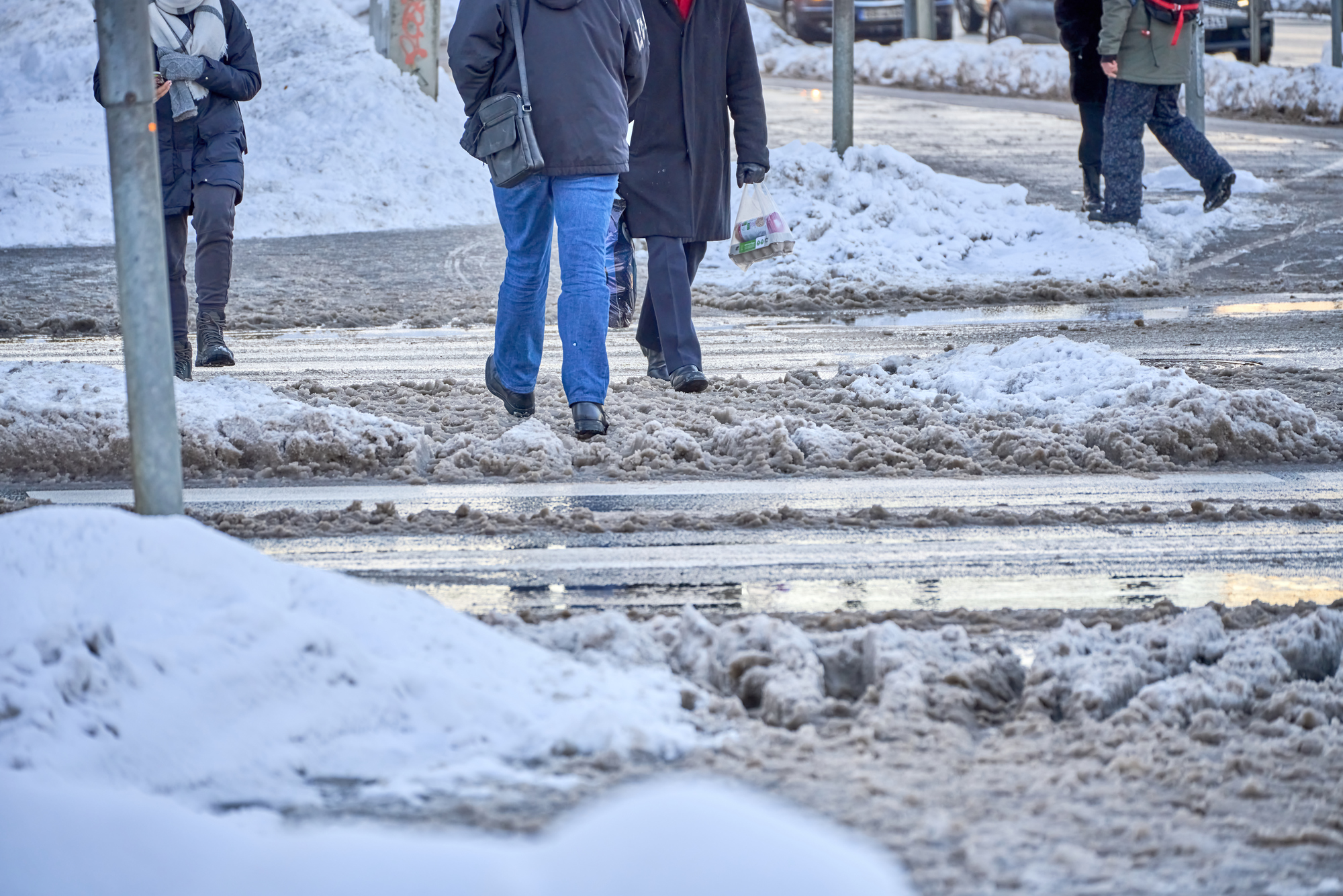 降雪量が増えると転倒も増える「歩行者の事故」