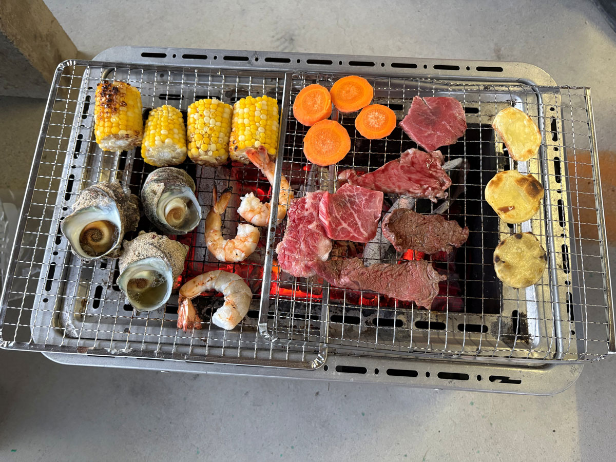 野菜、お肉、海鮮のバーベキュー