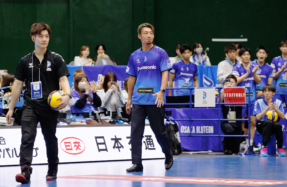 鳥谷敬コーチ入場