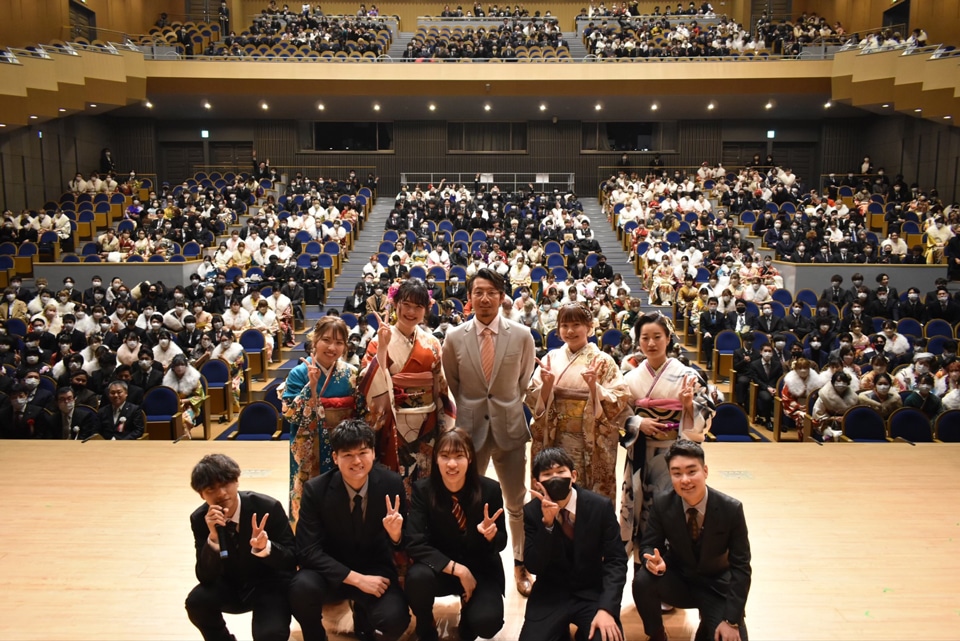 画像：実行委員の皆さんや参加者の皆さんと一緒に記念写真